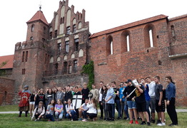 Młodzież z Gostynia i ze Steinach na starówce w Toruniu (photo)